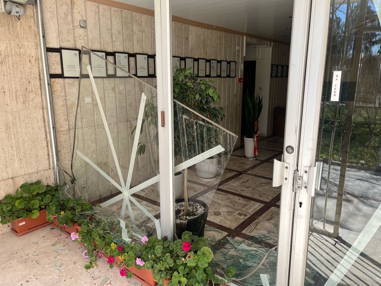 俄罗斯驻伊朗总领馆在袭击中受损 俄方要求保障外交人员安全 俄罗斯驻伊朗总领馆在袭击中受损 俄方要求保障外交人员安全