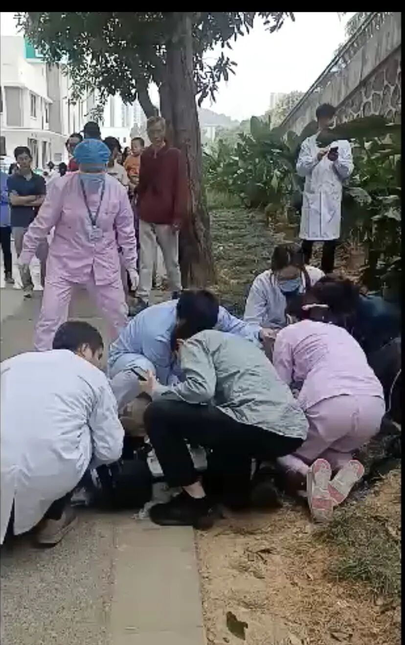 44岁男子跑步时心脏骤停，路人百米冲刺到社区医院呼救，多名医护飞奔现场