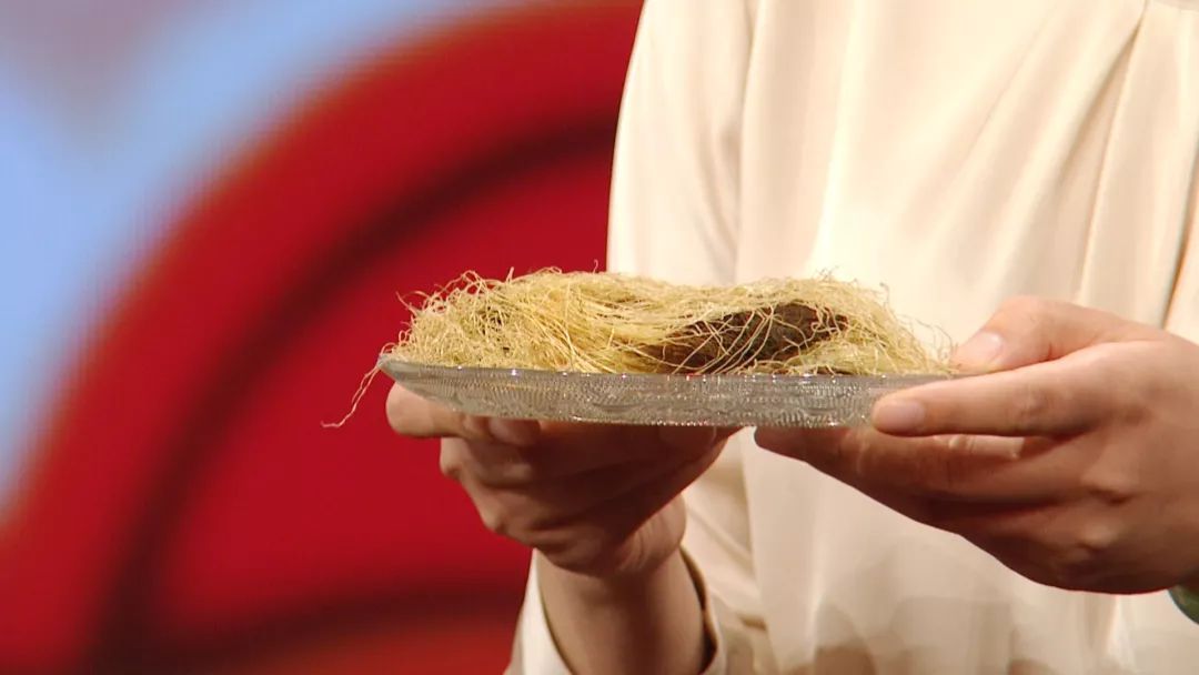 这些蔬菜是“尿酸炸弹”，嘌呤比肉还高，这三杯水可降尿酸→