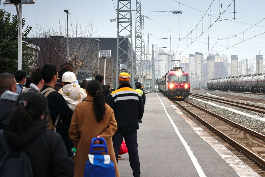 网友:误入全国最小火车站? 网友:误入全国最小火车站?