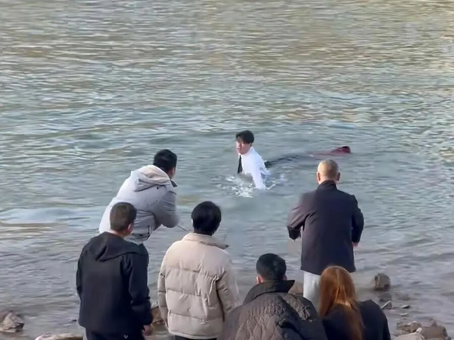 "没想到第一次跳入黄河，是为了救人”