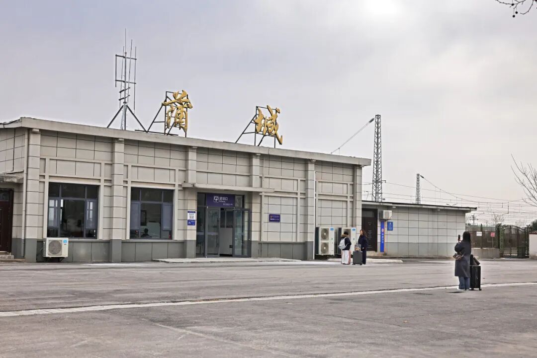 网友:误入全国最小火车站? 网友:误入全国最小火车站?