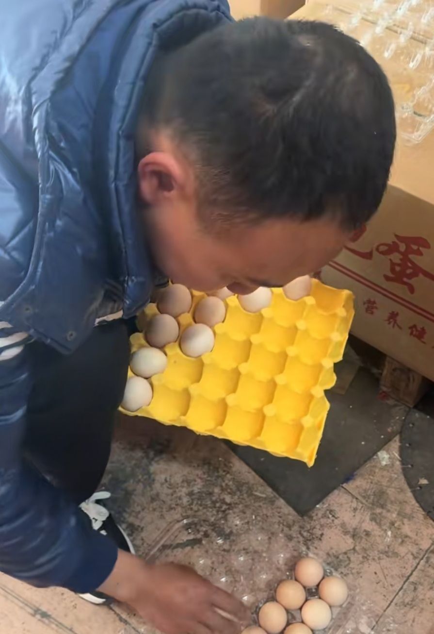 无锡一自闭症小伙冒雨骑行百里上门求收留,网友齐呼“帮帮他”,店主:已留店工作6天 无锡一自闭症小伙冒雨骑行百里上门求收留,网友齐呼“帮帮他”,店主:已留店工作6天