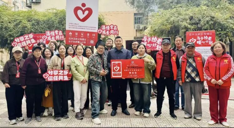 “爱是一枚回旋镖”！一张承载善意的“拍拍卡”，从西安火到广州