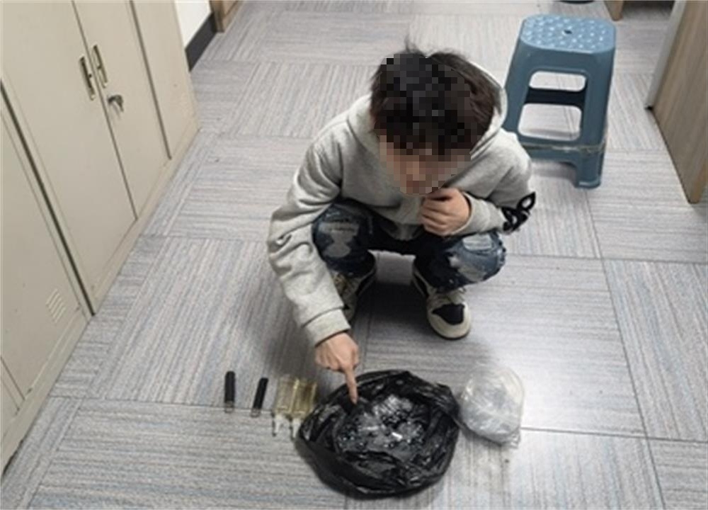 非法贩卖含兽用麻醉剂成分的“上头电子烟”，两人被抓