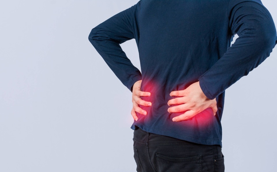 腰背僵硬、疼得像块板是劳累了?脊柱外科专家:这几招识别症状,及时排查强直性脊柱炎 腰背僵硬、疼得像块板是劳累了?脊柱外科专家:这几招识别症状,及时排查强直性脊柱炎