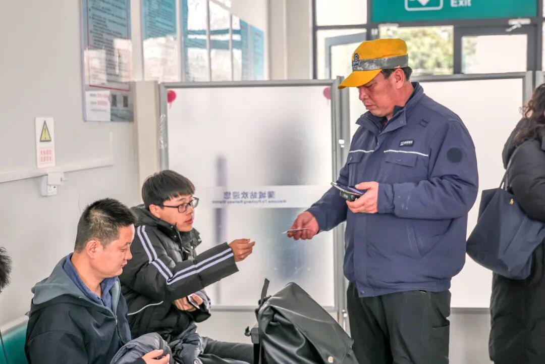 网友:误入全国最小火车站? 网友:误入全国最小火车站?