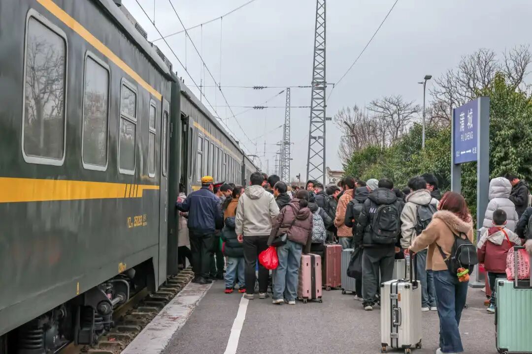 网友:误入全国最小火车站? 网友:误入全国最小火车站?