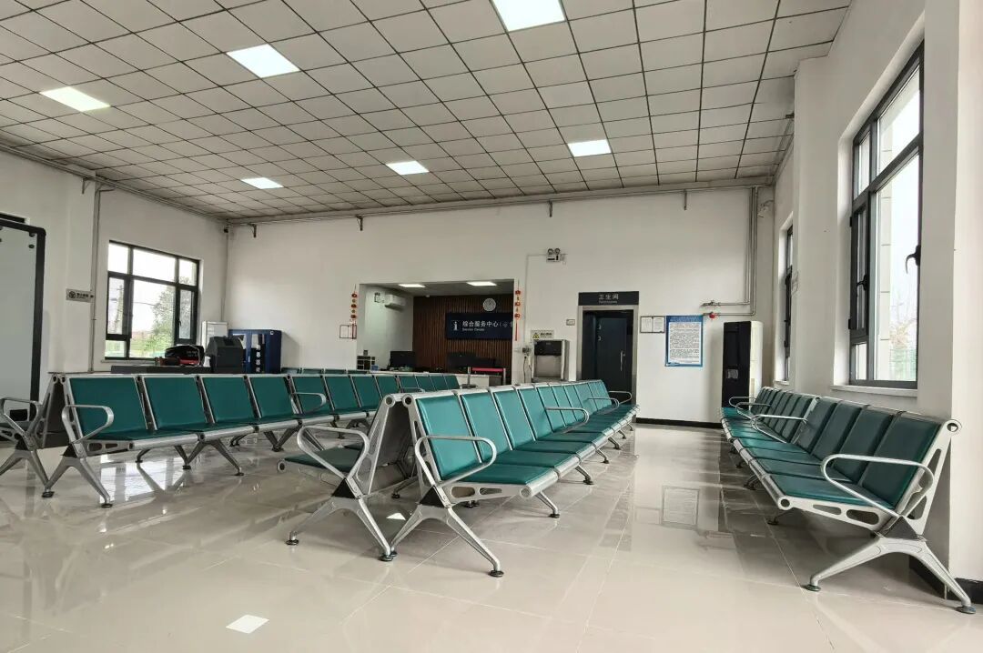 网友:误入全国最小火车站? 网友:误入全国最小火车站?