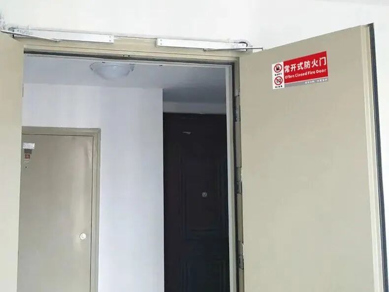 高层建筑中常被忽视的“生命之门”，赶紧自查→