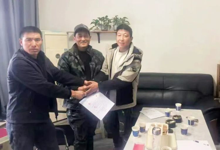 4头牛死在他人地里，啥情况？民警调解化干戈