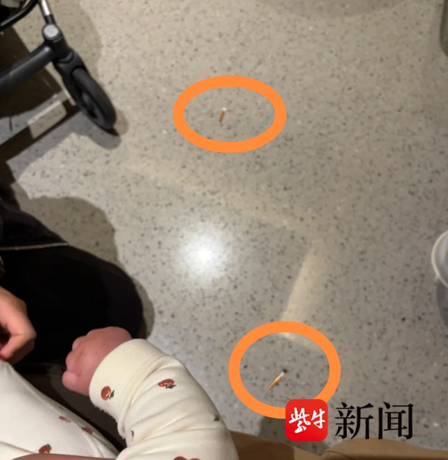 商场母婴室成吸烟室？网友吐槽带娃刚进门就闻烟味，地上还有烟头