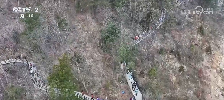 “跑步+旅游”新型消费火热 户外新运动褪去小众“外衣”进入大众健身日常