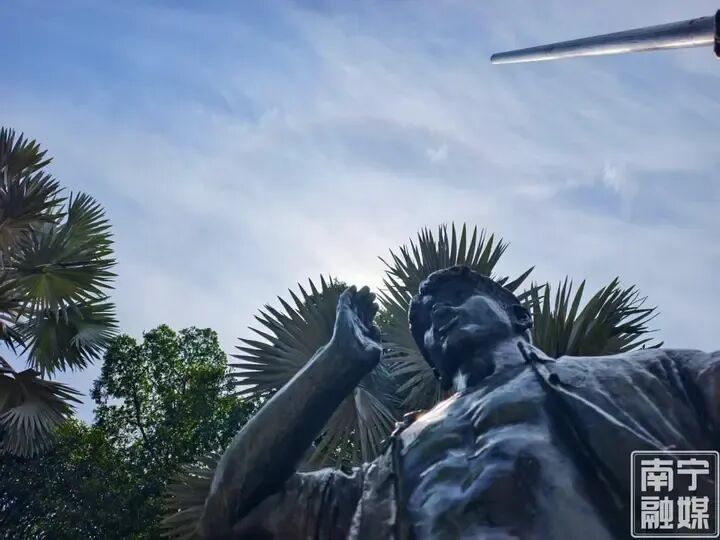 南宁上空现日晕奇观 太阳如戴上“彩虹美瞳”