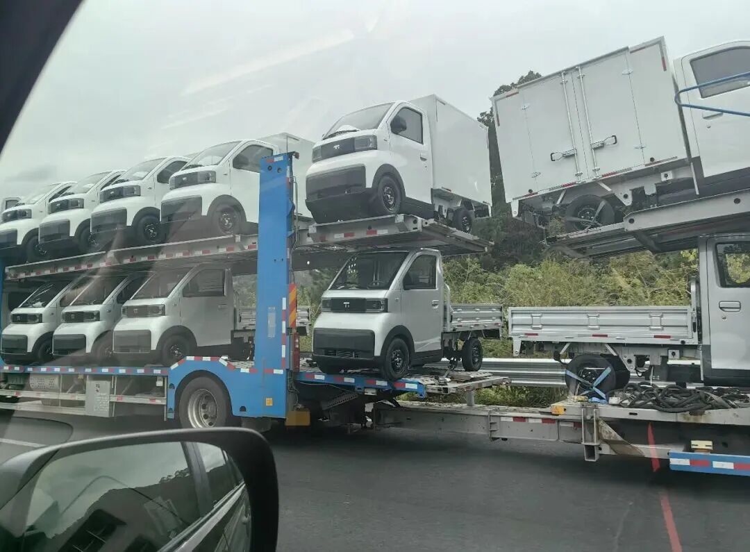 从安徽开往广东！多辆“巨无霸”运输车违法上路被查