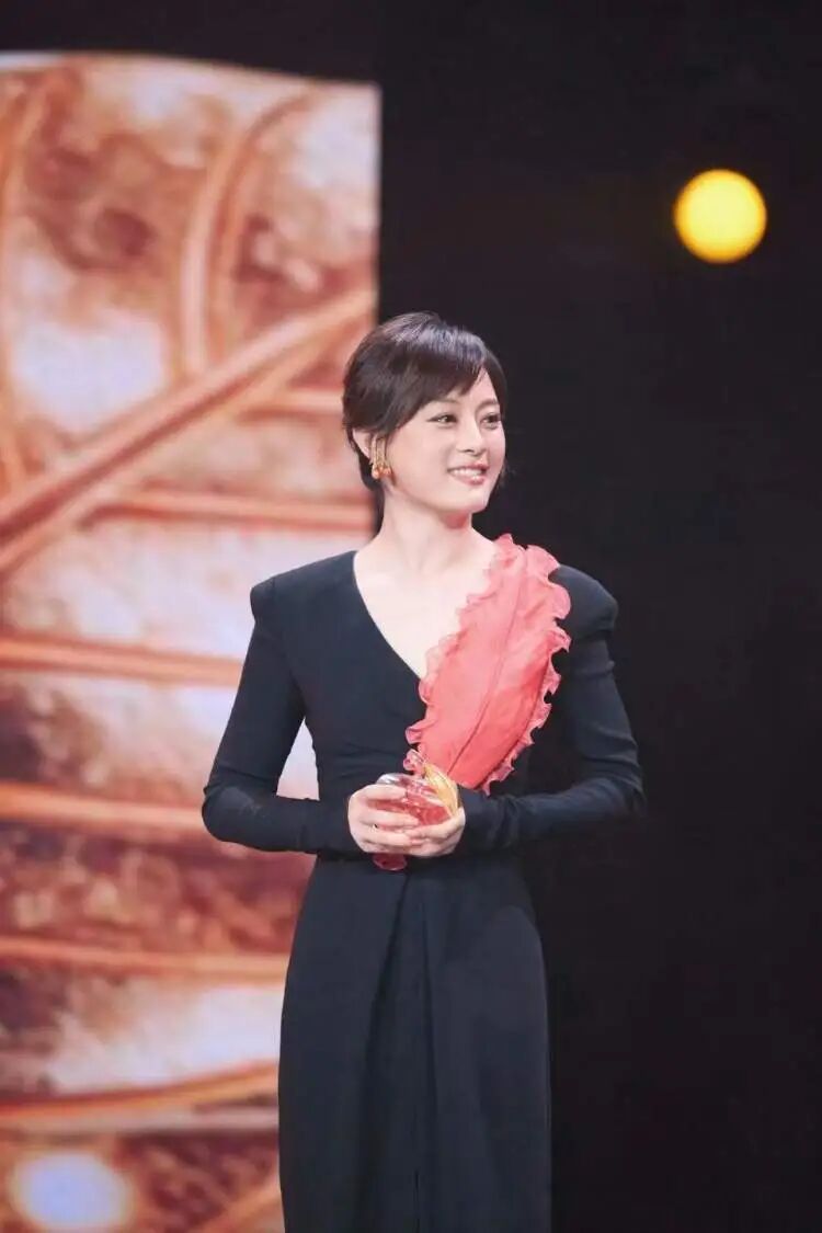 电视剧、微短剧品质盛典登陆上海：肖战孙俪折桂，刘晓庆寄语新赛道