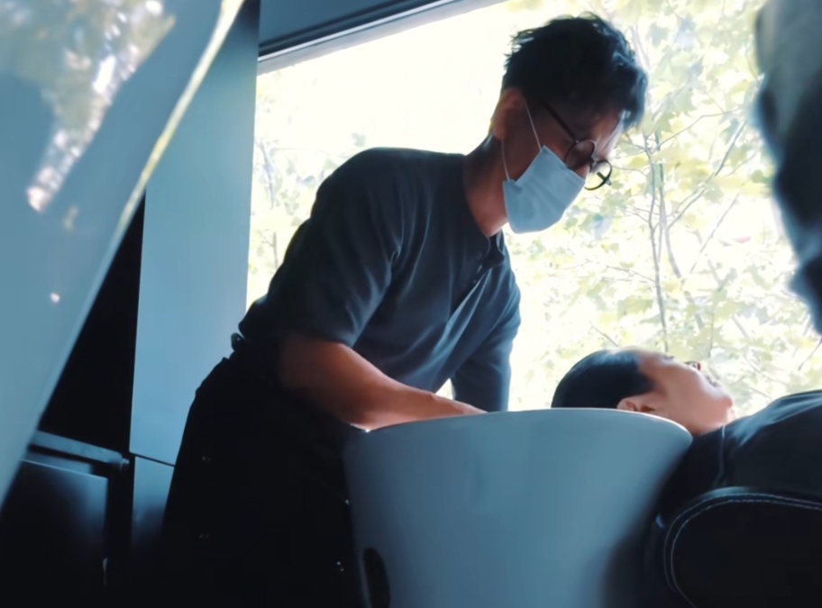 天降顶流伴郎!吴彦祖率先冲进门找婚鞋,伴娘一句话笑翻全网 天降顶流伴郎!吴彦祖率先冲进门找婚鞋,伴娘一句话笑翻全网