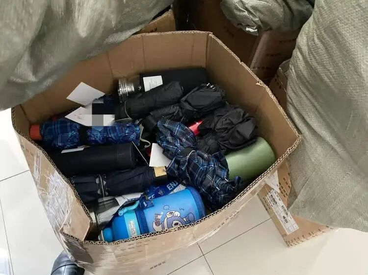 春运40天,虹桥火车站收到遗失物品超40000件!很多物品让人意想不到.... 春运40天,虹桥火车站收到遗失物品超40000件!很多物品让人意想不到....