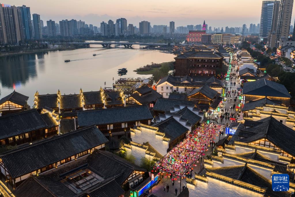 湖南常德:一水柔蓝 烟火两岸 湖南常德:一水柔蓝 烟火两岸