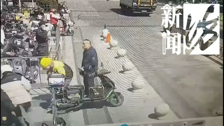 “怎么不留个证据”？上海街头突发，他的回答让人破防！