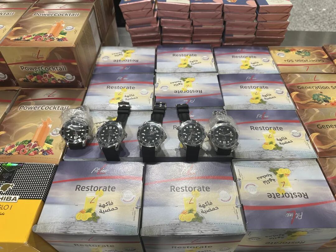 事发杭州机场！一名旅客被发现举止怪异...