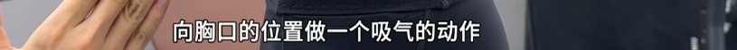 “太吓人了！”知名女歌手演唱会上“真空腹”引热议，医生提醒：别跟风