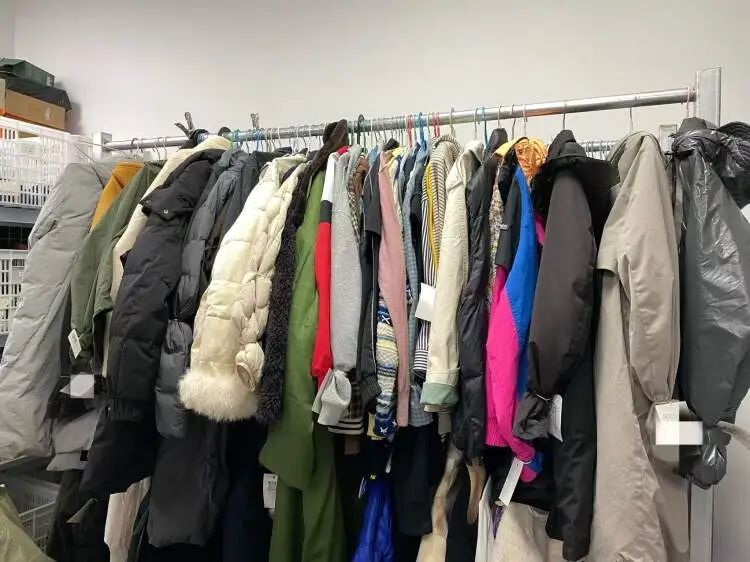 春运40天,虹桥火车站收到遗失物品超40000件!很多物品让人意想不到.... 春运40天,虹桥火车站收到遗失物品超40000件!很多物品让人意想不到....