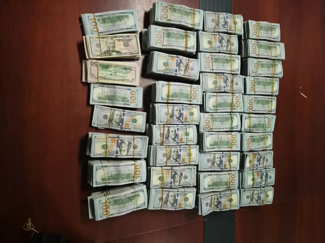 旅客行李箱藏160多万美元现金入境,广州海关:拦截查获 旅客行李箱藏160多万美元现金入境,广州海关:拦截查获