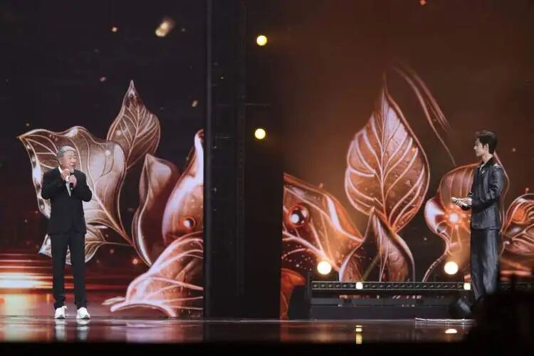 电视剧、微短剧品质盛典登陆上海：肖战孙俪折桂，刘晓庆寄语新赛道