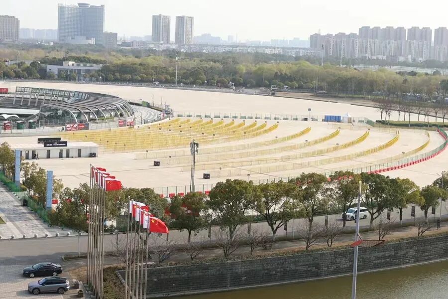 上海市民注意!大事件预警,23万车迷正在路上!有人住酒店花了38倍价钱,有人盯着1.8秒换胎看半天 上海市民注意!大事件预警,23万车迷正在路上!有人住酒店花了38倍价钱,有人盯着1.8秒换胎看半天