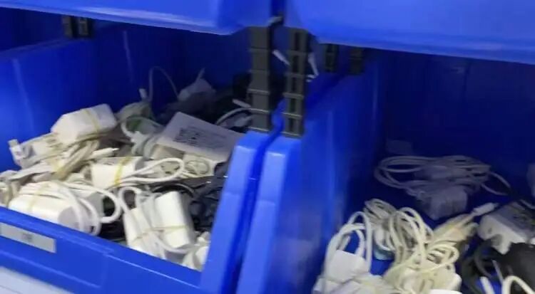 春运40天,虹桥火车站收到遗失物品超40000件!很多物品让人意想不到.... 春运40天,虹桥火车站收到遗失物品超40000件!很多物品让人意想不到....