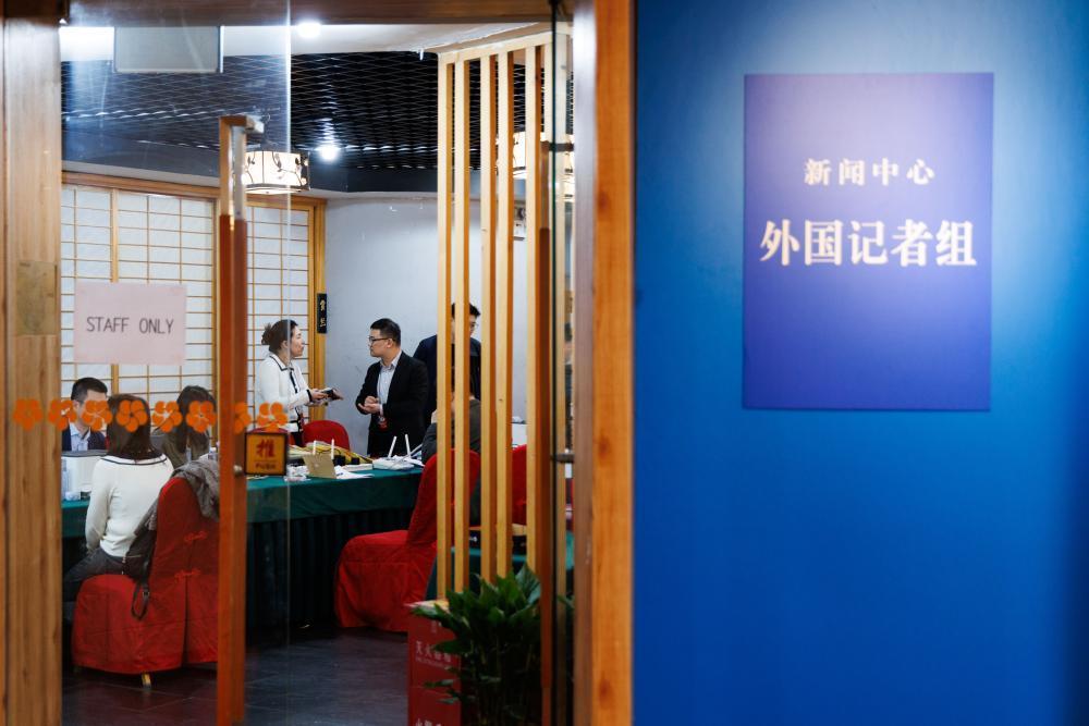 两会新华鲜报丨非凡两会！世界在感知中国中看到更多机遇