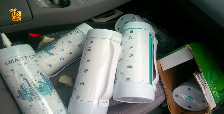 “有人在我车上一直下不去！”男子吸食“笑气”后竟报警，成功将自己“送”进派出所