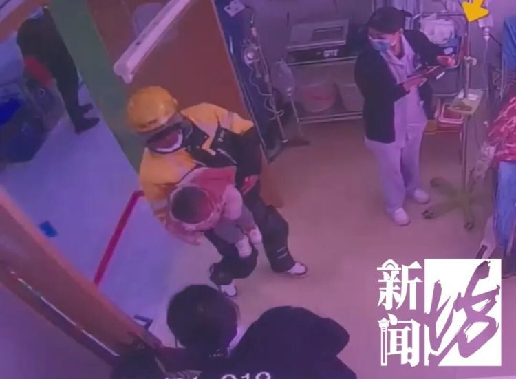 “怎么不留个证据”？上海街头突发，他的回答让人破防！