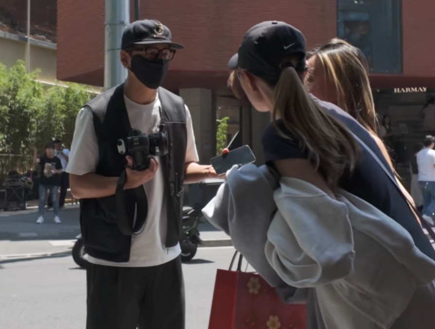 天降顶流伴郎!吴彦祖率先冲进门找婚鞋,伴娘一句话笑翻全网 天降顶流伴郎!吴彦祖率先冲进门找婚鞋,伴娘一句话笑翻全网