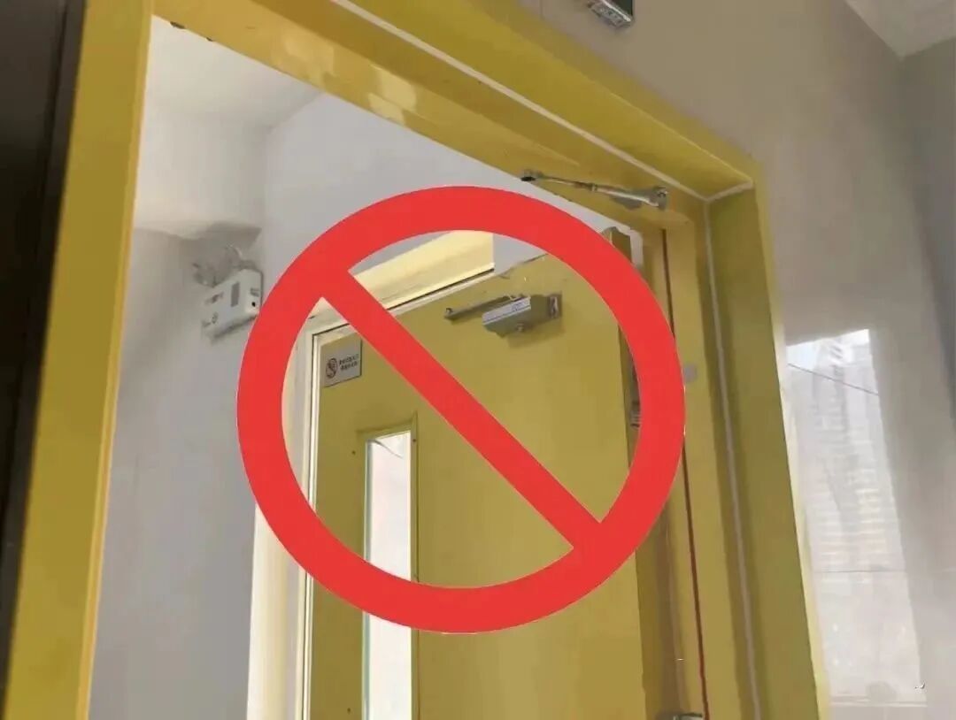 高层建筑中常被忽视的“生命之门”，赶紧自查→