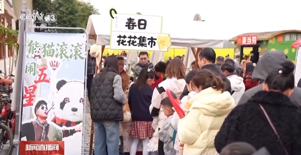 搭上“开往春天的列车” 打卡成雅铁路沿线美景