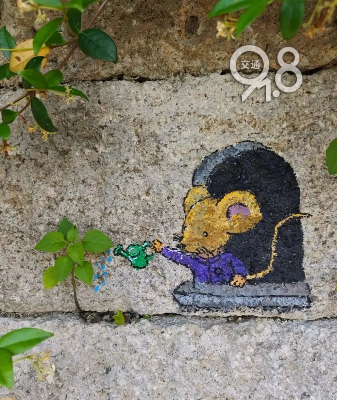 杭州一高架上惊现“神秘图案”！网友浮想联翩，还有更绝的