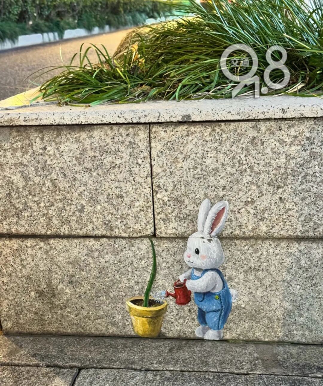 杭州一高架上惊现“神秘图案”！网友浮想联翩，还有更绝的