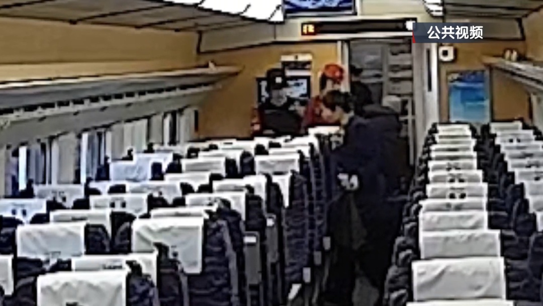 粗心旅客增多 警方化身“寻物达人”