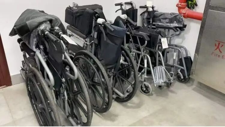 春运40天,虹桥火车站收到遗失物品超40000件!很多物品让人意想不到.... 春运40天,虹桥火车站收到遗失物品超40000件!很多物品让人意想不到....