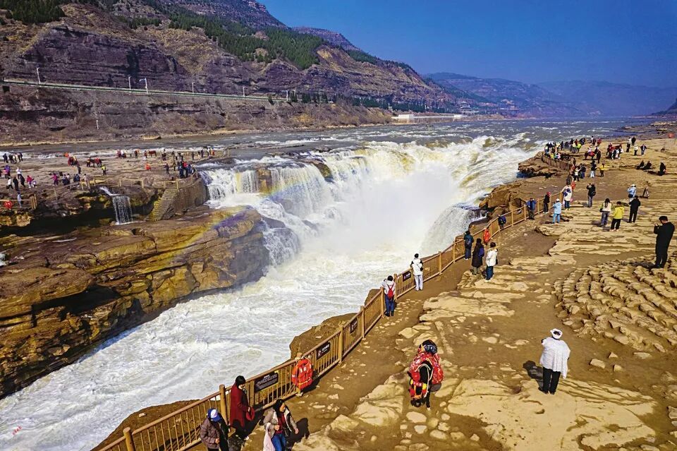 吉县壶口瀑布迎来“桃花汛” 吉县壶口瀑布迎来“桃花汛”