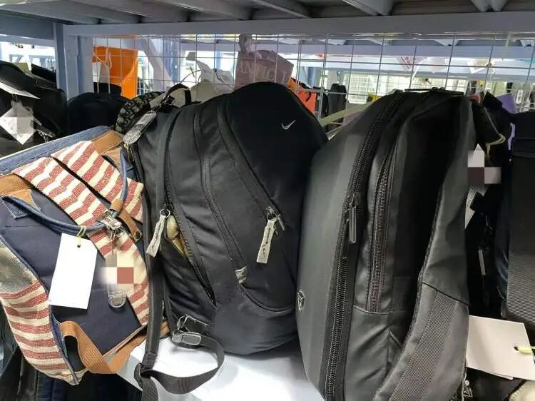 春运40天,虹桥火车站收到遗失物品超40000件!很多物品让人意想不到.... 春运40天,虹桥火车站收到遗失物品超40000件!很多物品让人意想不到....