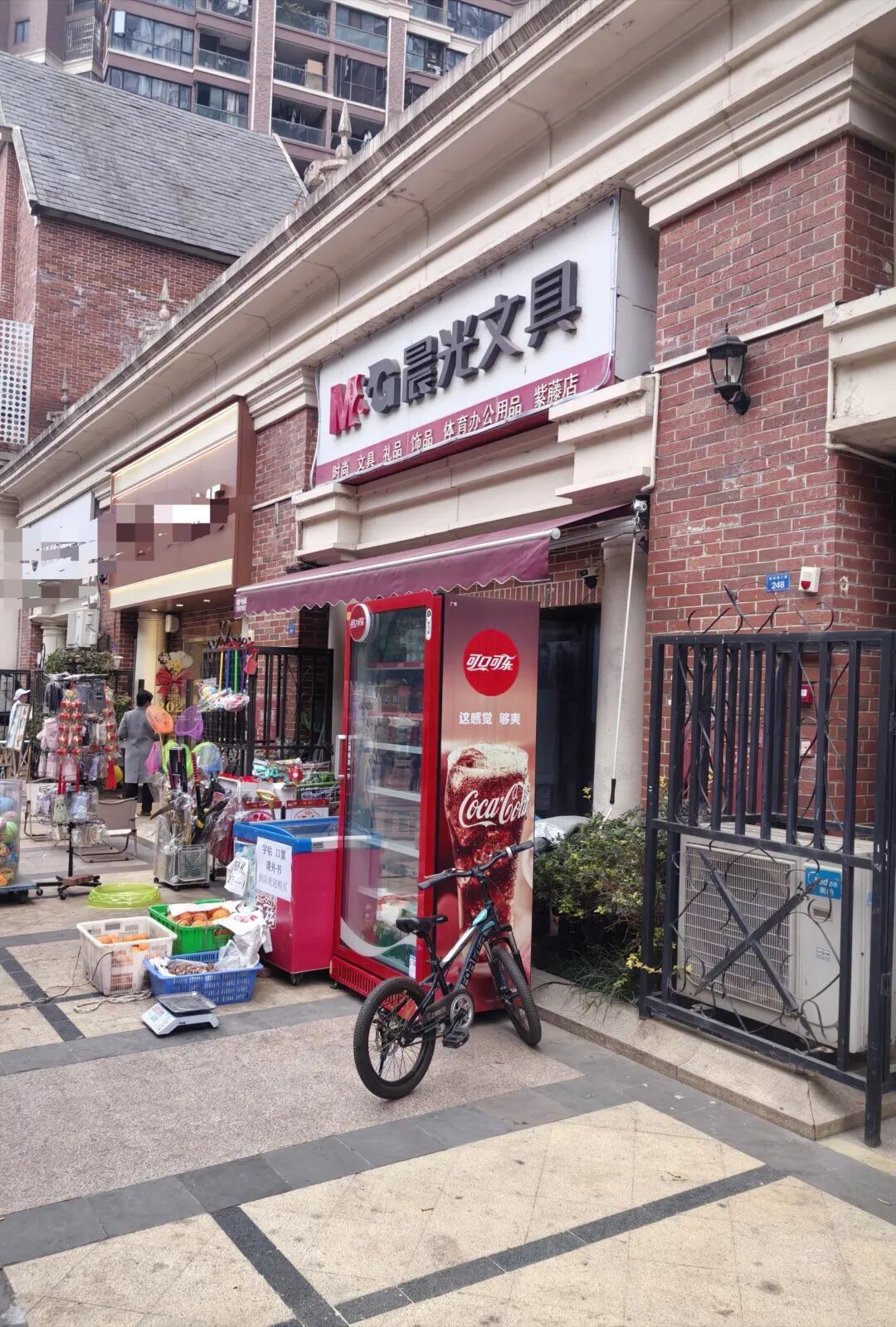 成都多家文具店随意向小学生售卖盲盒,利用“隐藏款”诱导高额消费?记者调查→ 成都多家文具店随意向小学生售卖盲盒,利用“隐藏款”诱导高额消费?记者调查→