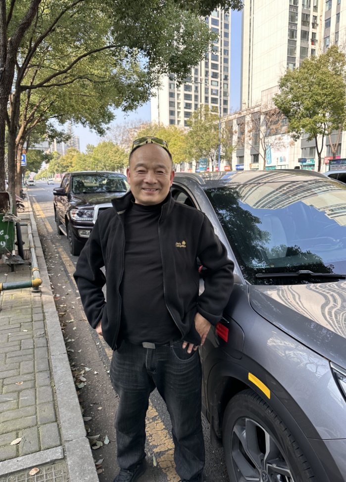 常德一网约车司机遇老人摔倒下车搀扶:也犹豫过几秒,看她痛苦无助的样子很心酸 常德一网约车司机遇老人摔倒下车搀扶:也犹豫过几秒,看她痛苦无助的样子很心酸