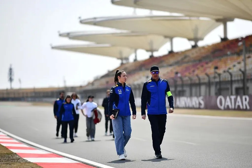 上海进入F1时间!23万车迷“疯狂”涌入,交通出行攻略请查收→ 上海进入F1时间!23万车迷“疯狂”涌入,交通出行攻略请查收→