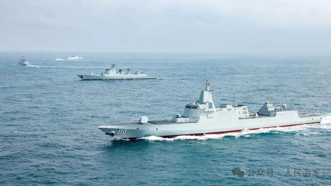 直击109、110“万吨大驱”首次训练现场