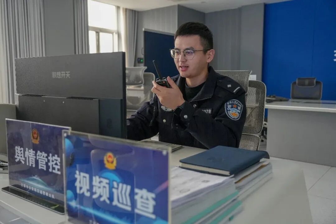 两辆同号牌车同时出现街头?咋回事? 两辆同号牌车同时出现街头?咋回事?