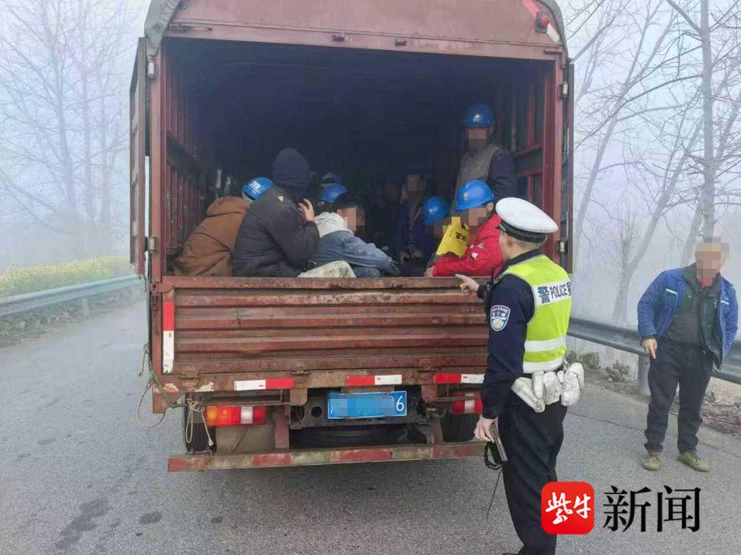 别让货车变“祸车”!货车车厢搭载17人被及时查处 别让货车变“祸车”!货车车厢搭载17人被及时查处