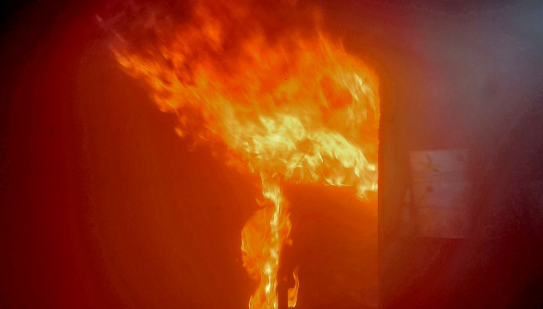 最贵的一通电话!接完家没了…… 最贵的一通电话!接完家没了……